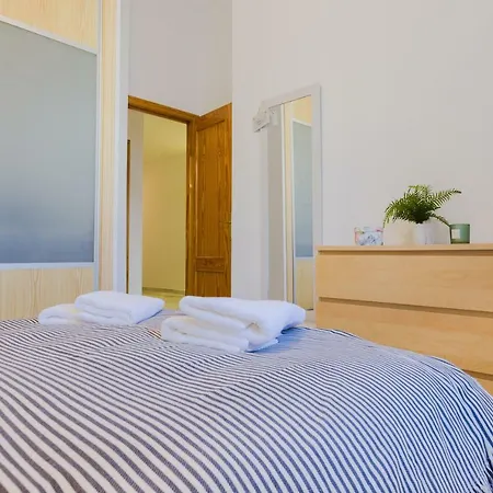 Hola Atarazanas Apartmán *